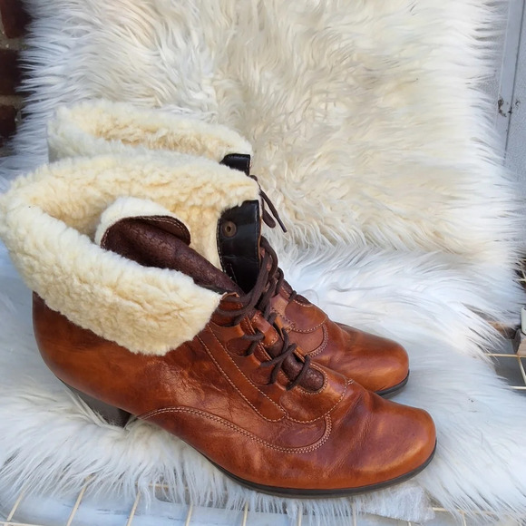 Gabor Laced shearling " Granny" Boots 8.5 - Picture 1 of 15